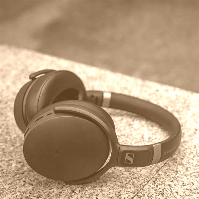 Choosing the Right Headphones for Your Needs: Audiophiles vs. Casual Listeners