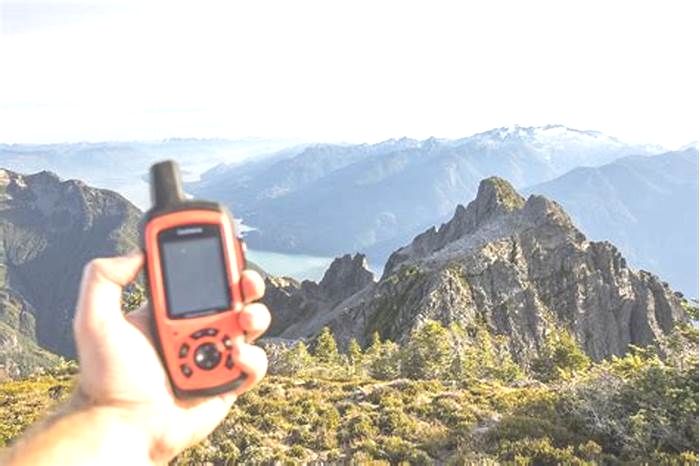 Leveraging Tech on the Trail Using GPS Trackers and Navigation Apps for Safer Hiking