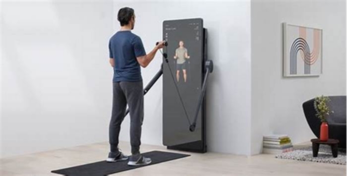 Smart Training with Interactive Fitness Mirrors with AI Coaching Receiving Personalized Feedback and Form Corrections